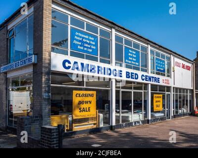 Business Closing Down - Shop Closing Down - Closing Down Sale - Cambridge Bed Center gegründet 1991 Closing Down Cambridge 2020. Stockfoto
