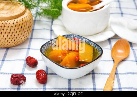 Chinesische Wolfsbeere Kürbissuppe Stockfoto