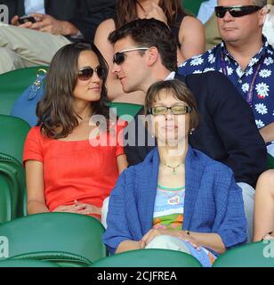 Pippa Middleton und Alex Louden Wimbledon Tennis Championships, Wimbledon, London, Großbritannien - 29 Jun 2011 BILDCREDIT : © MARK PAIN / ALAMY STOCK I Stockfoto