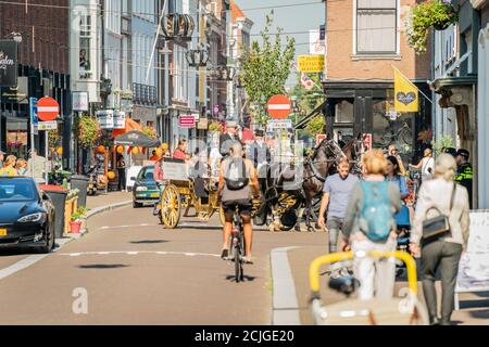 Den Haag, Niederlande. September 2020. DEN HAAG, 15-09-2020, Vorbereitung vor einem ungewöhnlichen Prinsjesdag 2020 im Zentrum von Den Haag. Normalerweise wird die Troonrede von König Willem Alexander im Ridderzaal vorgelesen, aber dieses Jahr findet die Veranstaltung in der Grote Kerk statt. Kredit: Pro Shots/Alamy Live Nachrichten Stockfoto