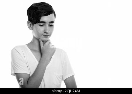 Studio-Aufnahme von jungen schönen persischen Teenager denken, während Blick nach unten Stockfoto