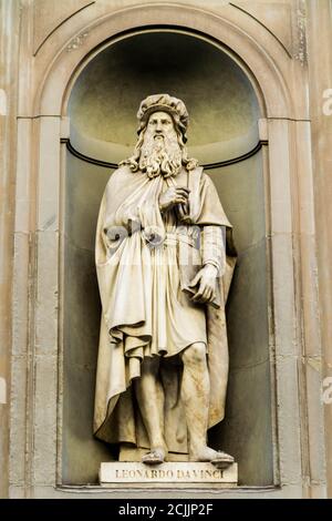 Statue von Leonardo da Vinci in Florenz Stockfoto