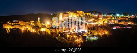 Sorano, eine Stadt im Landkreis Grosseto, im Süden der Toskana, Italien Stockfoto