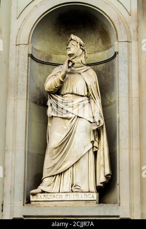 Statue von Francesco Petrarca (Petrarca) in Florenz Stockfoto