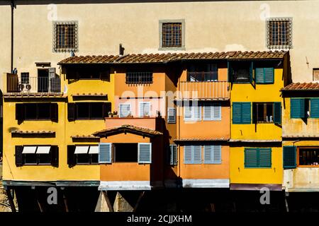 Nahaufnahme der berühmten Ponte Vecchio (Alte Brücke) in Florenz Stockfoto