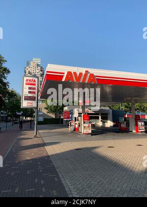 Avia Tankstelle im Stadtzentrum von Tilburg. Tilburg, Nordbrabant / Niederlande Stockfoto