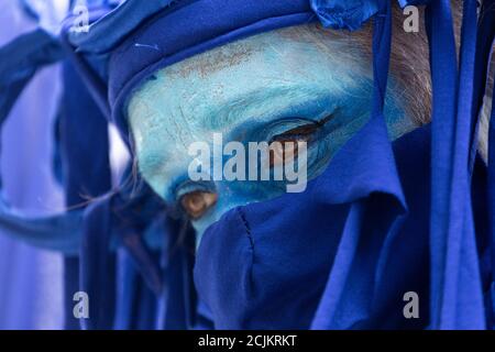 Kostümentrainer im 'Marine Extinction March', Extinction Rebellion Demonstration, Parliament Square, London, 6. September 2020 Stockfoto