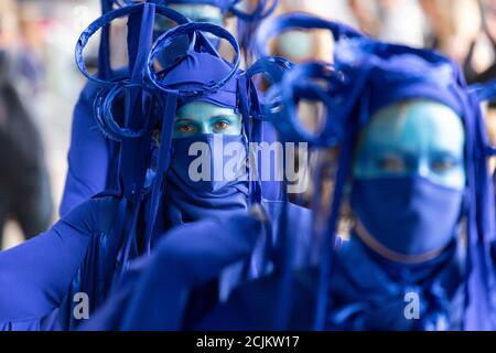 Kostümiert bei 'Marine Extinction March', Extinction Rebellion Demonstration, Parliament Square, London, 6. September 2020 Stockfoto