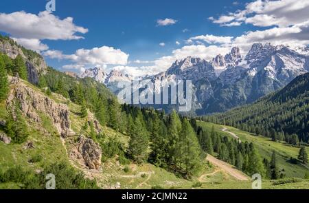 Atemberaubende Landschaft in den Sextner Dolomiten, hoch über dem Dürrenstein-Tal, Südtirol, Italien Stockfoto