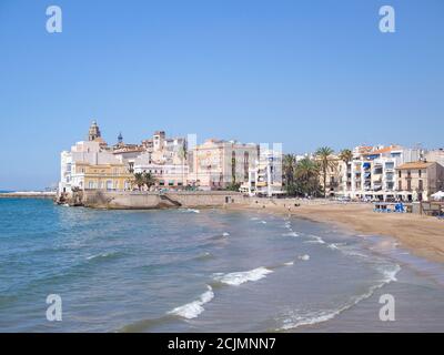 San Sebastia Strand Panoramablick in Sitges, Spanien Stockfoto