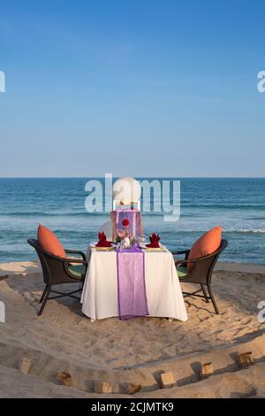 Romantische Flitterwochen privater Esstisch im Resort in Ko Samui Thailand Stockfoto