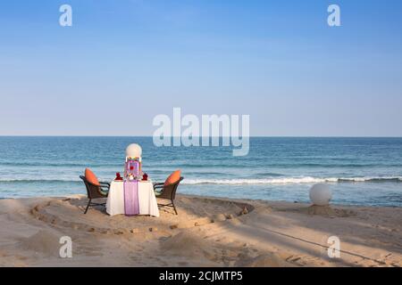 Romantische Flitterwochen privater Esstisch im Resort in Ko Samui Thailand Stockfoto