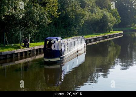 Narrowboat on the Aire & Calder Navigation in Ferrybridge, West Yorkshire, England Stockfoto