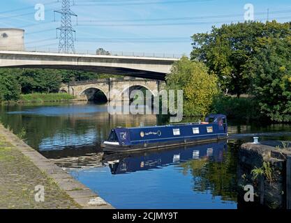 Narrowboat on the Aire & Calder Navigation in Ferrybridge, West Yorkshire, England Stockfoto