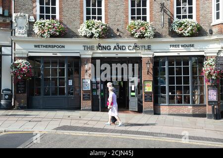 Windsor, Berkshire, Großbritannien. September 2020. 14 neue positive Covid-19 Fälle wurden gestern im Royal Borough of Maidenhead and Windsor registriert. Die Stadt war heute ziemlich ruhig, da die Kinder wieder in der Schule sind. Quelle: Maureen McLean/Alamy Live News Stockfoto