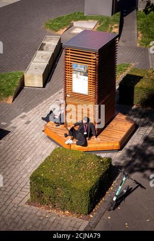 Der Biotech-Filter CityTree vor der Telekom-Zentrale in der Friedrich-Ebert-Allee. Es nutzt Moos, um Schadstoffe aus der Luft, Bonn, Nord zu filtern Stockfoto