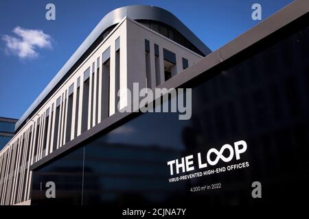 Bauzaun des geplanten virusgeschützten Bürogebäudes The Loop im Landkreis Gronau, Bonn, Nordrhein-Westfalen, Deutschland. Bauzaun des Stockfoto