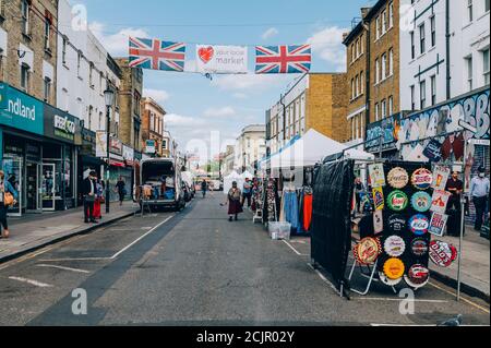 Leerer Portobello Road Market in London Stockfoto