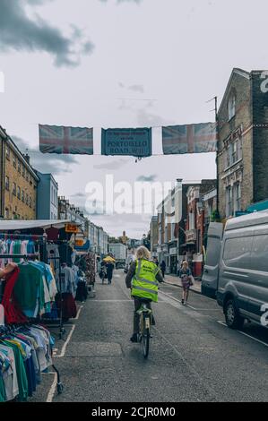Leerer Portobello Road Market in London Stockfoto