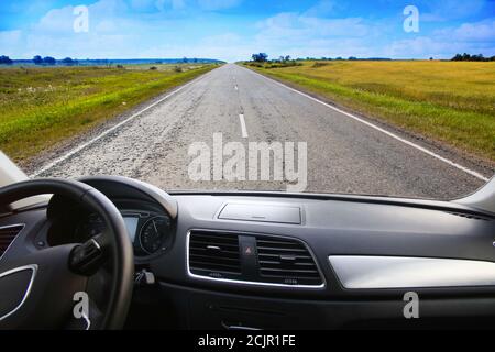 Blick vom Salon von Auto, das auf der Straße Stockfoto