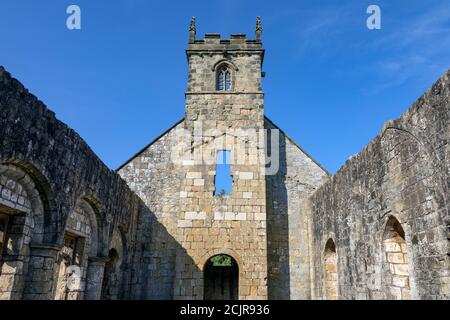 Ruinen der mittelalterlichen Kirche St. Martins in Wharram Percy in North Yorkshire im Vereinigten Königreich. Site stammt aus dem späten 12. Jahrhundert. Stockfoto