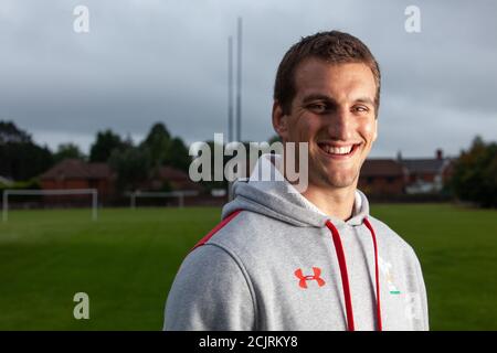 Sam Warburton Kapitän der Welsh Rugby Union Team AS Sowie British und Irish Lions Tour durch Australien 2013 Besucht seine alte Sekundarschule Whitchur Stockfoto