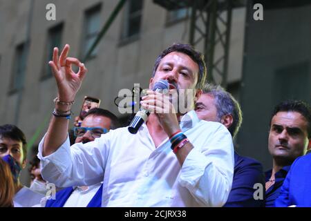Matteo Salvini , Führer der Liga hielt eine Wahlkundgebung auf der Piazza Matteotti im Hinblick auf die Regionalwahlen in Kampanien. Stockfoto