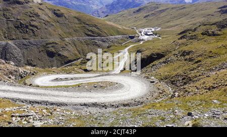 Blick auf honister Pass im Lake District mit den Honister Schieferminengebäuden. Stockfoto