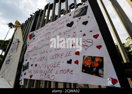 Caivano, Italien. September 2020. In der Kirche San Paolo Apostolo im Grünen Park von Caivano, die Beerdigung von Maria Paola Gaglione, die junge Frau, die nach einem Sturz von einem Roller starb, während, zusammen mit ihrem Partner Ciro Migliore, Sie wurde von ihrem Bruder Michele gejagt, der ihre Beziehung zu einem Jungen trans nicht akzeptierte. Kredit: Unabhängige Fotoagentur/Alamy Live Nachrichten Stockfoto