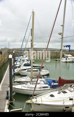 Die Bilder zeigen Porthcawl Harbour (Yachthafen) und Coney Beach, Bridgend County, vor der geplanten Erschließung Stockfoto