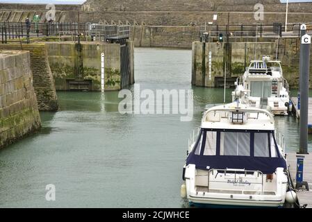 Die Bilder zeigen Porthcawl Harbour (Yachthafen) und Coney Beach, Bridgend County, vor der geplanten Erschließung Stockfoto