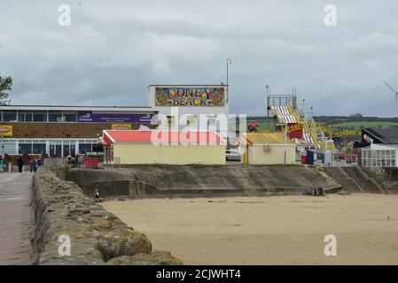 Die Bilder zeigen Porthcawl Harbour (Yachthafen) und Coney Beach, Bridgend County, vor der geplanten Erschließung Stockfoto