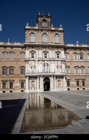 Palazzo Ducale (Herzogspalast) in Piazza Roma, Modena, Emilia-Romagna, Italien, Europa. Stockfoto