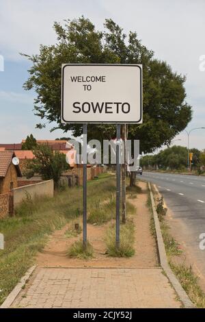 Willkommensschild in Soweto Township, Johannesburg, Südafrika Stockfoto