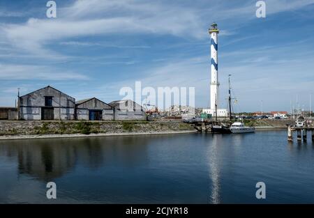 Der alte Leuchtturm von Ostende als "Lange Nelle "bei Einbruch der Dunkelheit bekannt Stockfoto