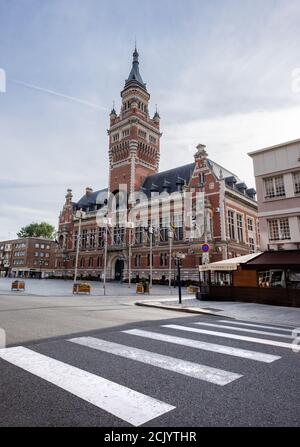 Historisches Rathaus im Zentrum der Dünkirchen. Stockfoto