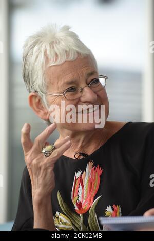 Dame Jacqueline Wilson DBE, FRSL ist eine englische Schriftstellerin, die für ihre populäre Kinderliteratur bekannt ist. Stockfoto