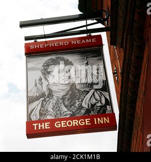 London, UK - 16. Mai 2012: Englisches Pub-Schild. Das öffentliche Haus, bekannt als Pub, für Trinken und Geselligkeit, ist der Mittelpunkt der Gemeinschaft. Kneipenbussine Stockfoto