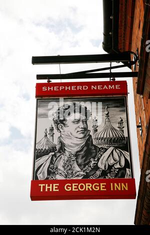 London, UK - 16. Mai 2012: Englisches Pub-Schild. Das öffentliche Haus, bekannt als Pub, für Trinken und Geselligkeit, ist der Mittelpunkt der Gemeinschaft. Kneipenbussine Stockfoto