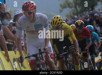 Villard-de-Lans, Frankreich. September 2020. Tadej Pogacar von UEA Emirates und Primoz Roglic vom Team Jumbo - Visma während der Tour de France 2020, Radrennen Etappe 16, La Tour-Du-Pin - Villard-de-Lans (164 km) am 15. September 2020 in Villard-de-Lans, Frankreich - Foto Laurent Lairys / DPPI Credit: Laurent Lairys/Agence Locevaphotos/Alamy Live News Stockfoto