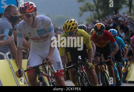 Villard-de-Lans, Frankreich. September 2020. Tadej Pogacar von UEA Emirates und Primoz Roglic vom Team Jumbo - Visma während der Tour de France 2020, Radrennen Etappe 16, La Tour-Du-Pin - Villard-de-Lans (164 km) am 15. September 2020 in Villard-de-Lans, Frankreich - Foto Laurent Lairys / DPPI Credit: Laurent Lairys/Agence Locevaphotos/Alamy Live News Stockfoto