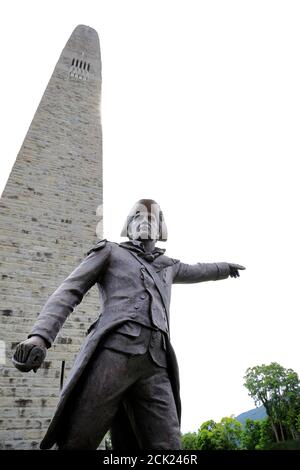 Statue des Brigadier General John stark des amerikanischen Revolutionskrieges Mit Bennington Battle Monument im Hintergrund.Bennington.Vermont Stockfoto