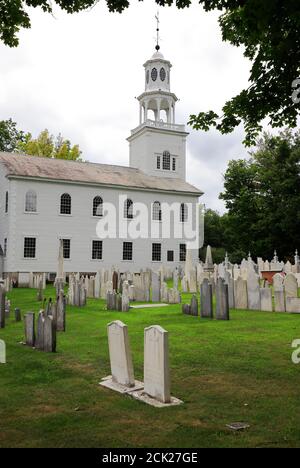 Erste Gemeinde Kirche von Bennington mit Old Bennington Friedhof in Vordergrund.Alt Bennington.Bennington.Vermont.USA Stockfoto