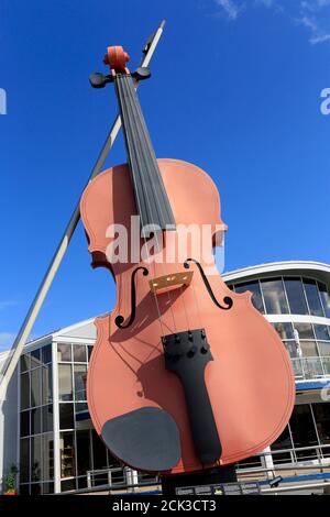 Riesige Geige an der Sydney, Cape Breton Waterfront 2020 Stockfoto