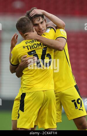 MIDDLESBROUGH, ENGLAND. 15. SEPTEMBER 2020 Patrick Schmidt von Barnsley feiert sein erstes Tor mit Luke Thomas beim Carabao Cup Spiel zwischen Middlesbrough und Barnsley im Riverside Stadium, Middlesbrough. (Kredit: Mark Fletcher, Mi News) Kredit: MI Nachrichten & Sport /Alamy Live Nachrichten Stockfoto