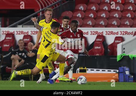 MIDDLESBROUGH, ENGLAND. 15. SEPTEMBER 2020 Alex Mowatt von Barnsley in Aktion mit Middlesbroughs Marc Bola während des Carabao Cup Spiels zwischen Middlesbrough und Barnsley im Riverside Stadium, Middlesbrough. (Kredit: Mark Fletcher, Mi News) Kredit: MI Nachrichten & Sport /Alamy Live Nachrichten Stockfoto