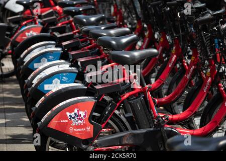 TOKIO, JAPAN - 15. September 2020 : Fahrradverleih in der Reihe in Shinagawa. Stockfoto