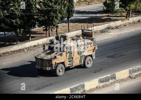 Idlib, Syrien. September 2020. Ein türkisches Fahrzeug Militärpatrouille auf der M4-Straße, Aleppo, Latakia, in Idlib, Syrien, 15. September 2020. Nachdem die russischen Truppen sich weigerten, an der Patrouillenführung teilzunehmen. (Foto von Azalden Idlib/INA Photo Agency) Quelle: SIPA USA/Alamy Live News Stockfoto