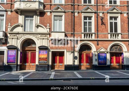 London, Großbritannien. September 2020. The Lyric Theatre.die Show Six, in der Henry VIII Frauen von den Toten zurückkehren, um ein Pop-Konzert zu geben, zielt darauf ab, das Vertrauen in Live-Theater zu stärken, da es das erste Musical wird, das im West End seit dem Lockdown wiedereröffnet wird. Die Show ist nun vorübergehend in das größere Lyric Theater in Shaftesbury Avenue für einen sozial distanzierten 11-wöchigen Lauf umgezogen, nachdem das vorherige Musical Thriller Live bestätigt hatte, dass der 11-jährige West End-Lauf beendet war. Kredit: SOPA Images Limited/Alamy Live Nachrichten Stockfoto