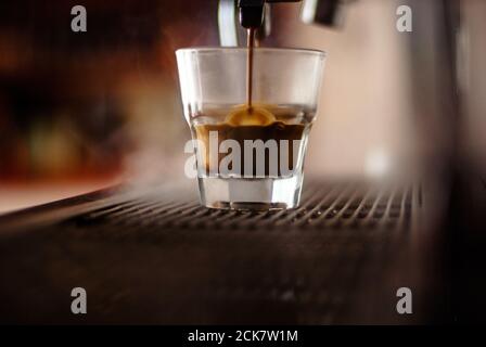 Nahaufnahme des Kaffees in einer Glastasse Stockfoto